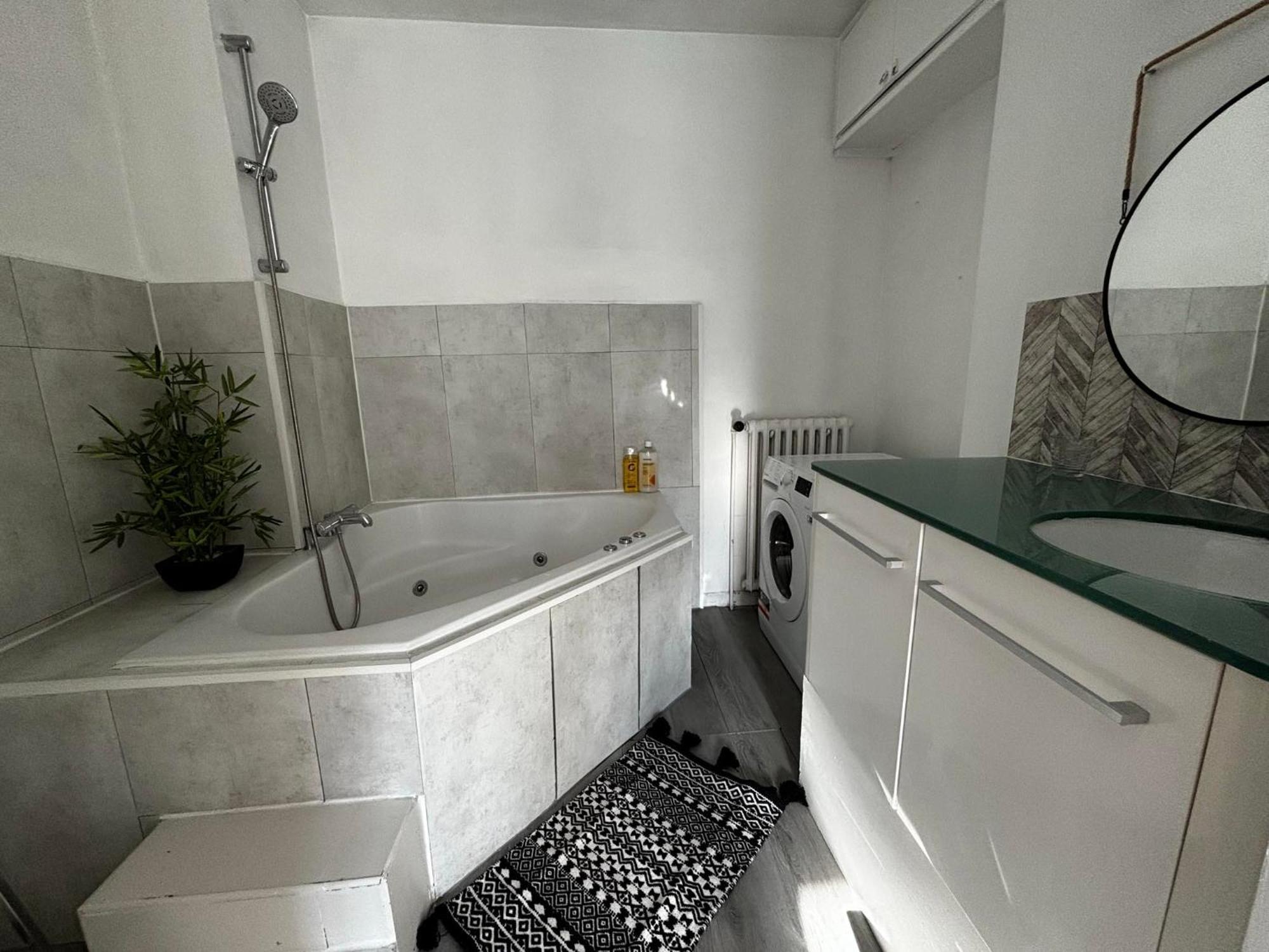 Appartement Hypercentre A 2 Min Du Lac Annecy Bagian luar foto