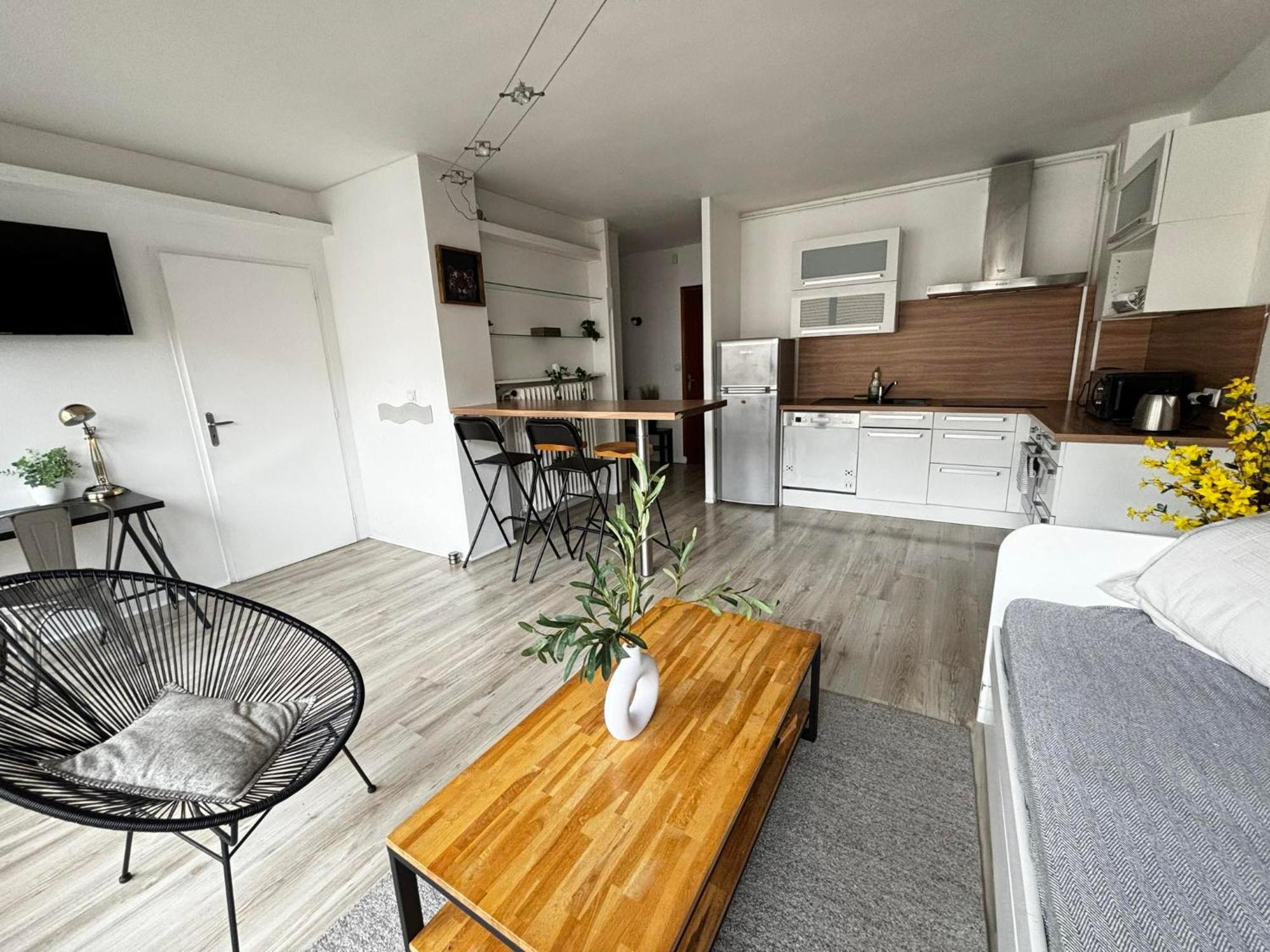 Appartement Hypercentre A 2 Min Du Lac Annecy Bagian luar foto